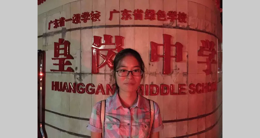 013-別看這副瘦弱肩膀可是可以扛起大梁的哦！此時已經華燈初上了，來個影吧，留一個紀念